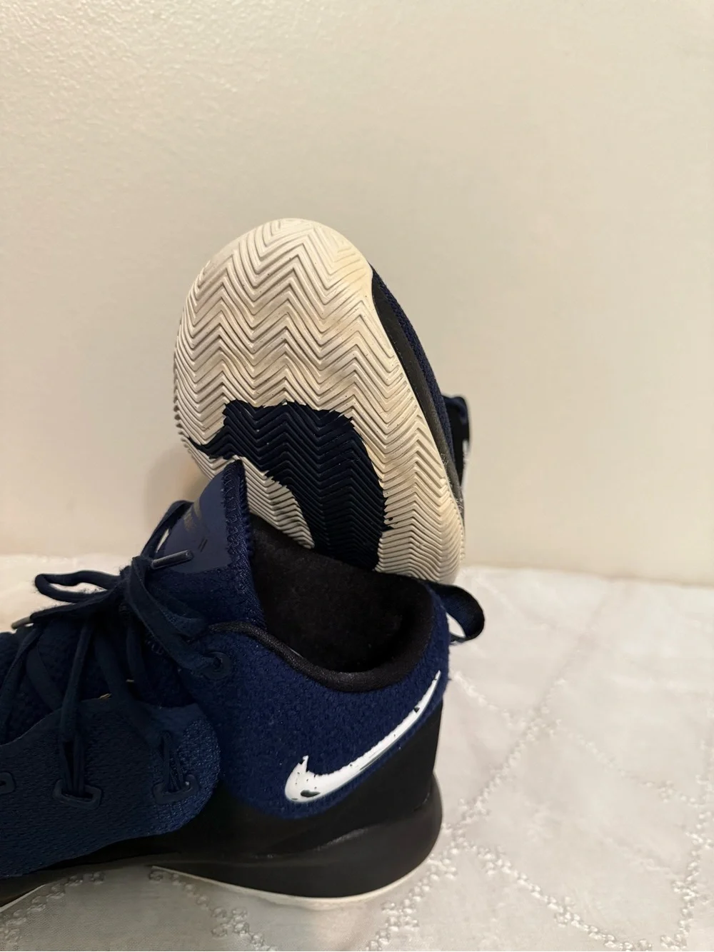 Nike Men’s Navy and White Athletic Basketball Shoes
